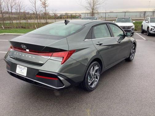 2025 Hyundai ELANTRA Limited
