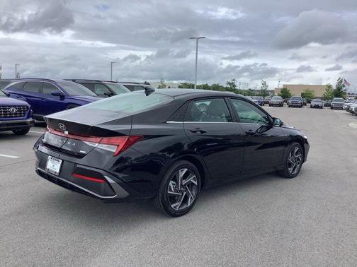 2025 Hyundai ELANTRA Limited