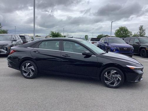 2025 Hyundai ELANTRA Limited