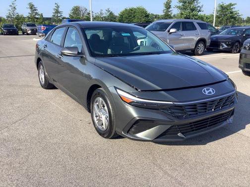 2025 Hyundai ELANTRA SE