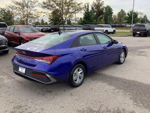 2025 Hyundai ELANTRA SE