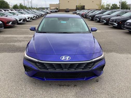 2025 Hyundai ELANTRA SE