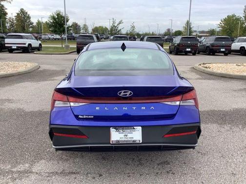 2025 Hyundai ELANTRA SE