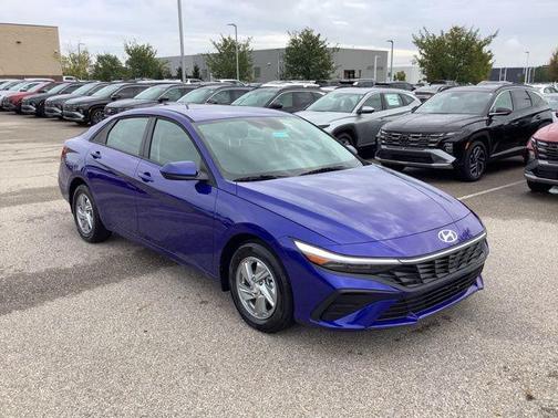 2025 Hyundai ELANTRA SE
