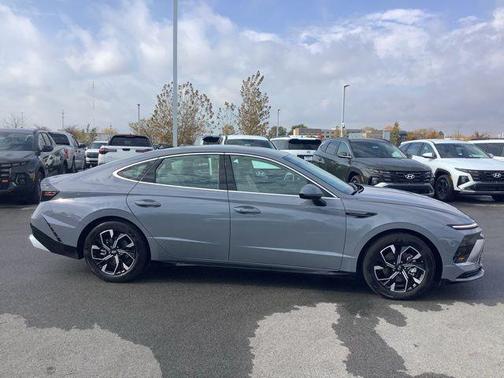 2025 Hyundai SONATA SEL