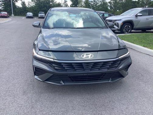 2025 Hyundai ELANTRA SE