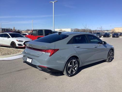 2021 Hyundai ELANTRA Limited