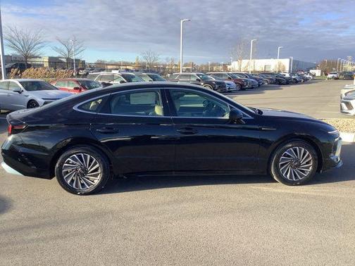 2025 Hyundai SONATA Hybrid Limited