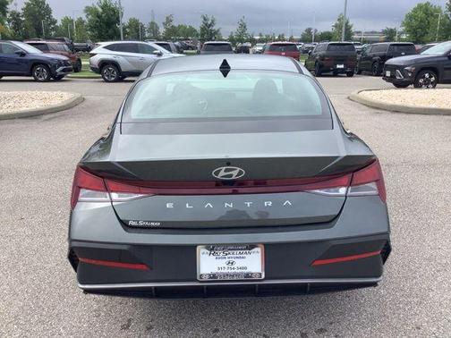 2025 Hyundai ELANTRA SE