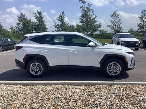 2025 Hyundai TUCSON SE