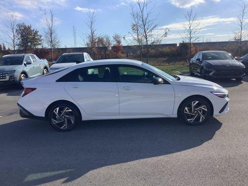 2025 Hyundai ELANTRA HEV SEL Sport