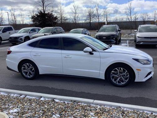 2022 Hyundai SONATA SEL