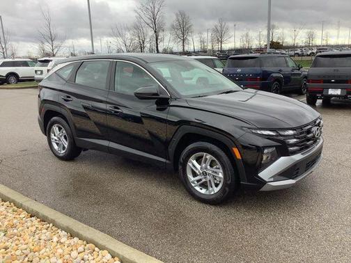 Phantom Black 2026 Hyundai TUCSON SE