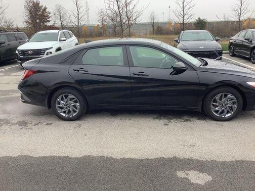 2025 Hyundai ELANTRA HEV Blue