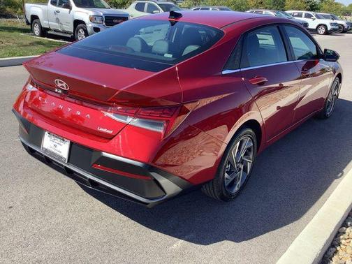 2025 Hyundai ELANTRA Limited