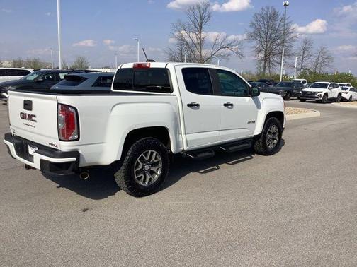 Summit White 2022 GMC Canyon AT4