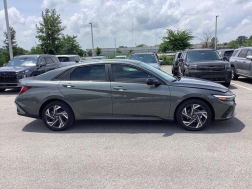 2025 Hyundai ELANTRA Sport