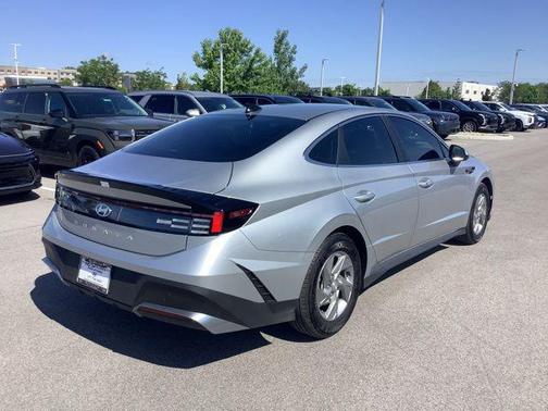 2025 Hyundai SONATA SE