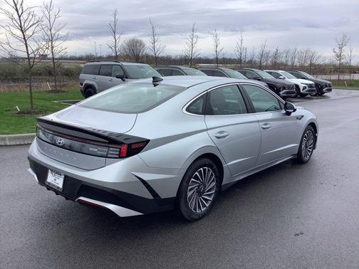 2024 Hyundai SONATA Hybrid SE