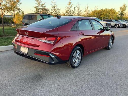 2025 Hyundai ELANTRA SE