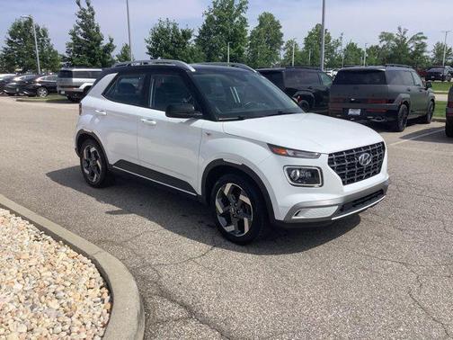 Ceramic White 2022 Hyundai VENUE Limited
