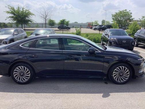 2025 Hyundai SONATA Hybrid SE