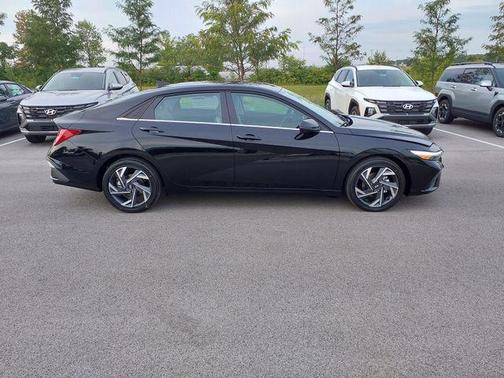 2025 Hyundai ELANTRA Limited