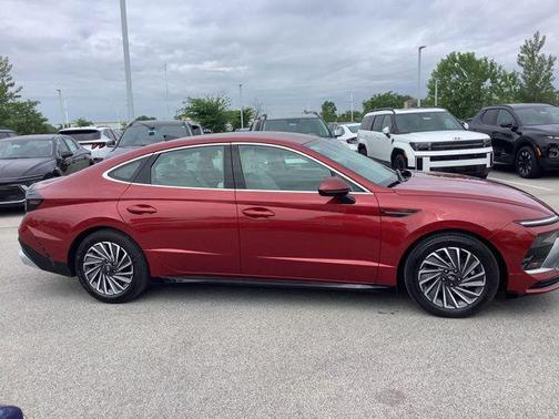 Ultimate red 2025 Hyundai SONATA Hybrid SE