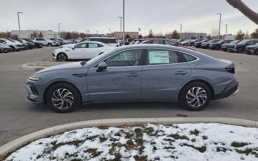 2026 Hyundai SONATA Hybrid Base
