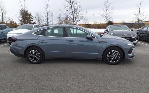 2026 Hyundai SONATA Hybrid Base