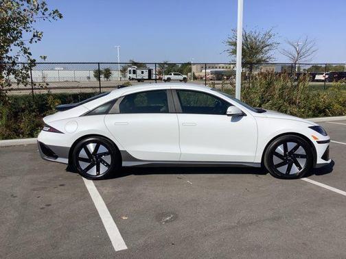 2025 Hyundai IONIQ 6 SE