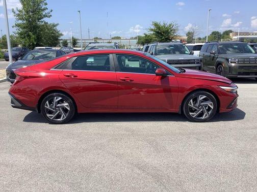 2025 Hyundai ELANTRA Limited