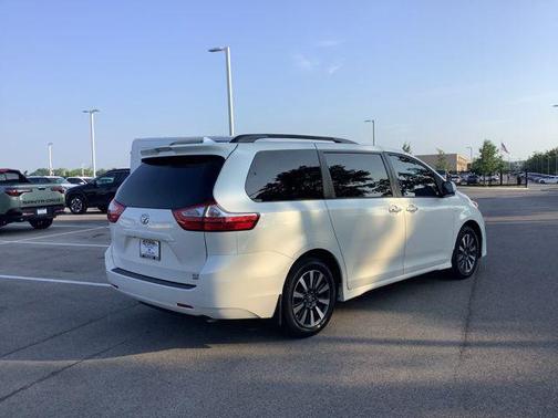 2019 Toyota Sienna XLE