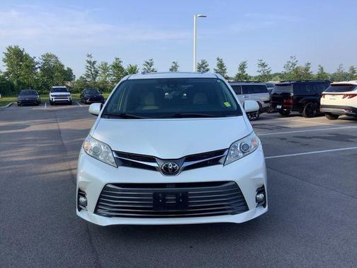 2019 Toyota Sienna XLE