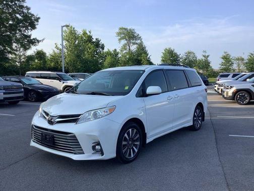 2019 Toyota Sienna XLE