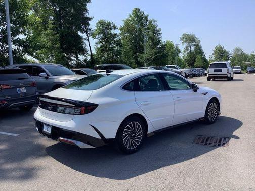 2025 Hyundai SONATA Hybrid SE