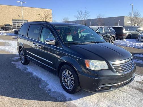 2014 Chrysler Town & Country Touring-L