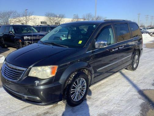 2014 Chrysler Town & Country Touring-L