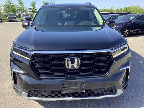 Crystal Black Pearl 2024 Honda Pilot Elite