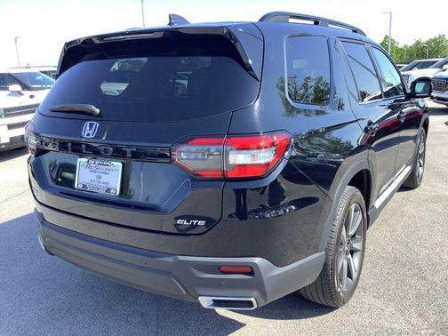 Crystal Black Pearl 2024 Honda Pilot Elite