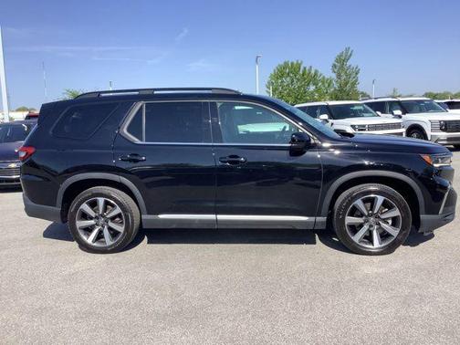 Crystal Black Pearl 2024 Honda Pilot Elite