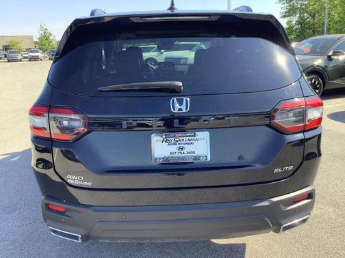 Crystal Black Pearl 2024 Honda Pilot Elite