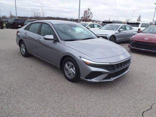 2026 Hyundai ELANTRA SE