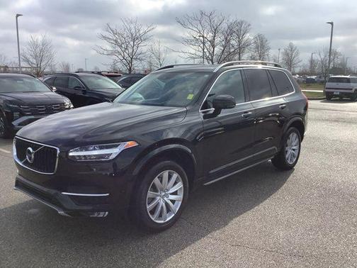 2016 Volvo XC90 T6 Momentum