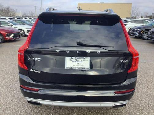2016 Volvo XC90 T6 Momentum