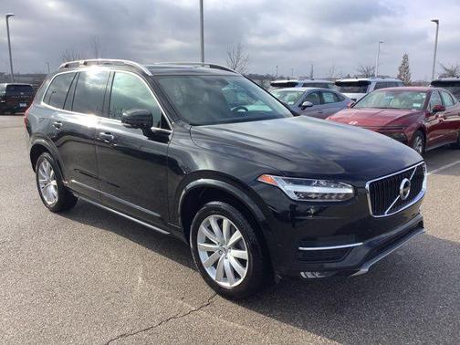 2016 Volvo XC90 T6 Momentum