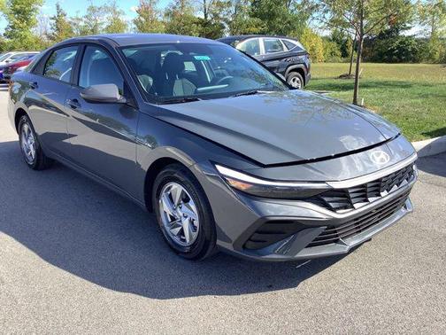 2025 Hyundai ELANTRA SE