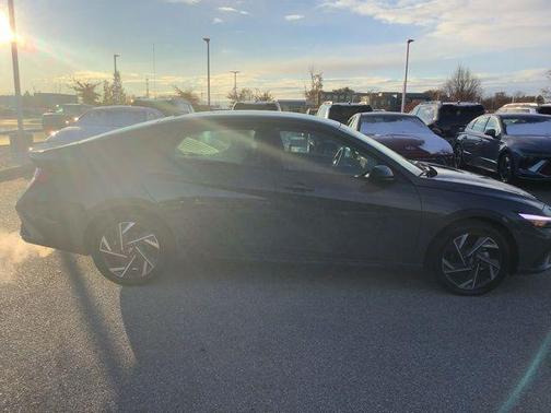 2025 Hyundai ELANTRA HEV SEL Sport