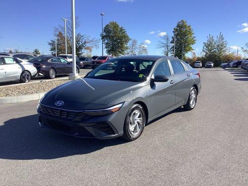 2025 Hyundai ELANTRA SE