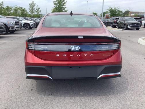 2025 Hyundai SONATA SE